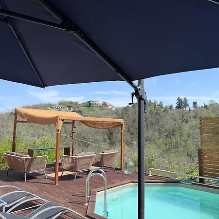 Couette-café Avec Piscine Au Dessus Des Cinque Terre