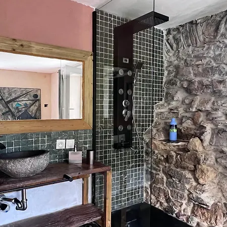 Avec Piscine Au Dessus Des Cinque Terre 3*