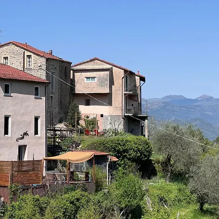 Couette-café Avec Piscine Au Dessus Des Cinque Terre