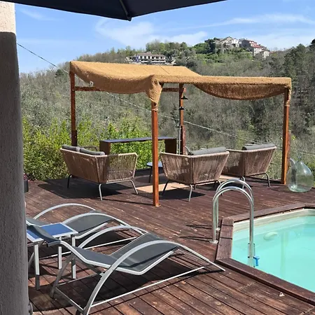 Couette-café Avec Piscine Au Dessus Des Cinque Terre 3*